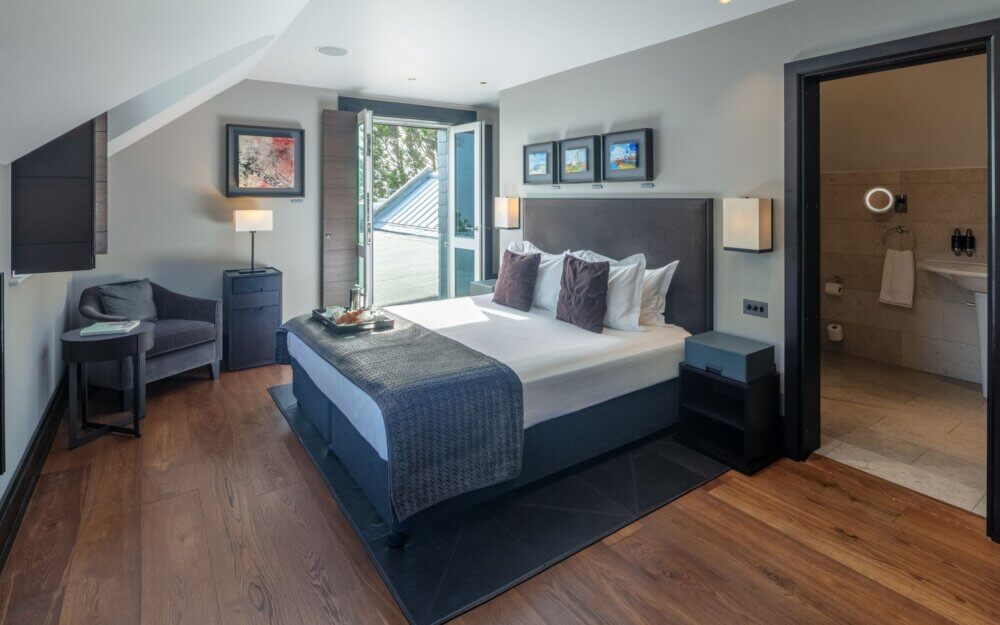 Windmill / Oriel Standard